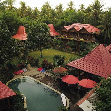 Hotel Mojosurf Camp Red Island Pasanggaran Exterior foto