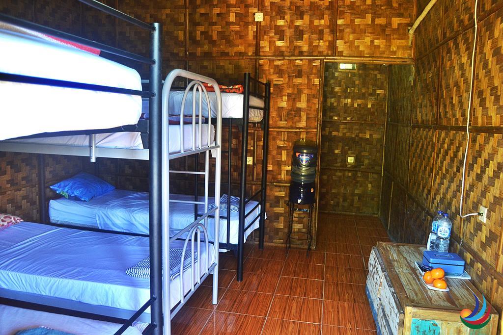 Hotel Mojosurf Camp Red Island Pasanggaran Exterior foto
