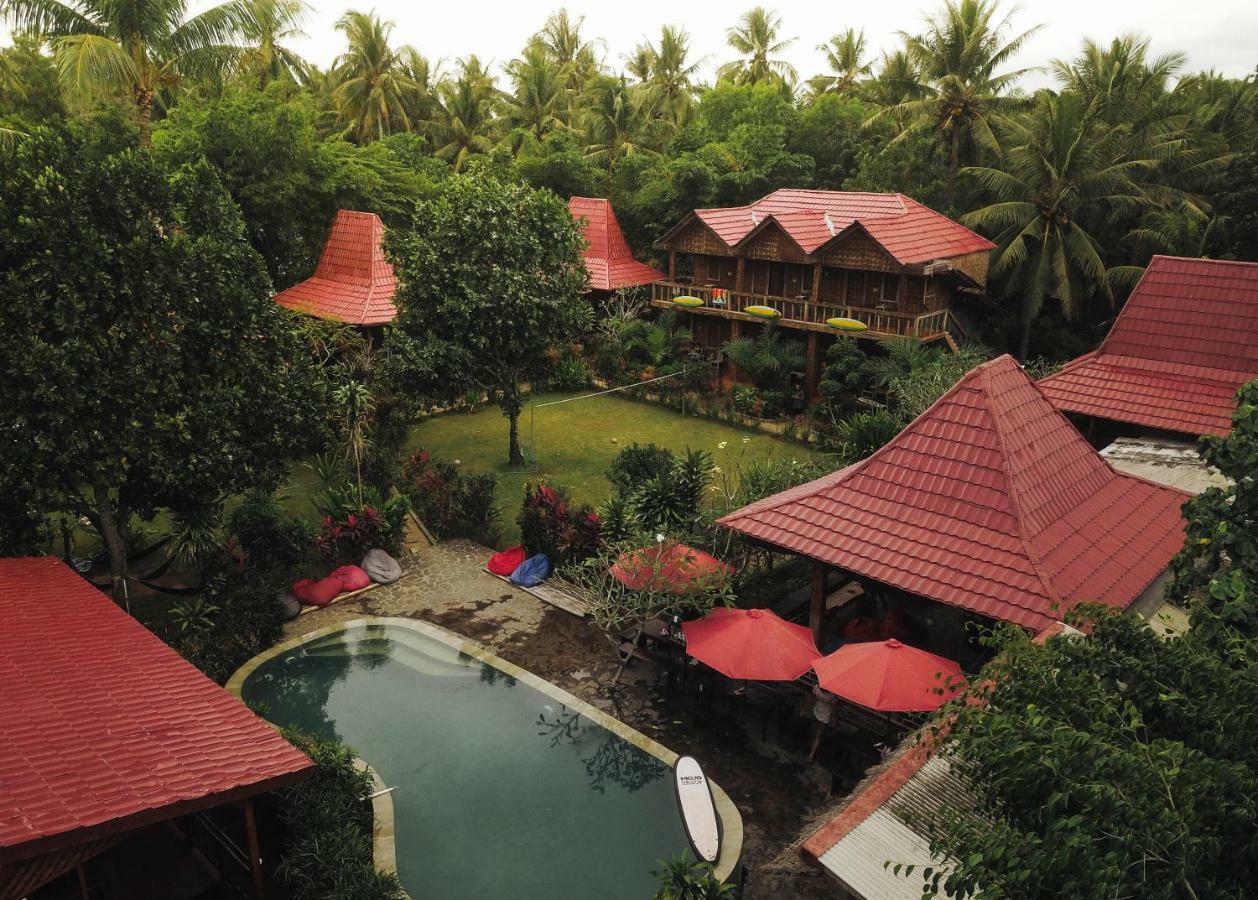 Hotel Mojosurf Camp Red Island Pasanggaran Exterior foto