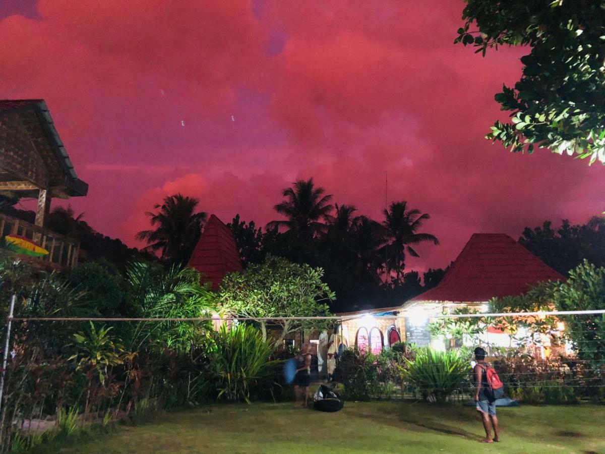 Hotel Mojosurf Camp Red Island Pasanggaran Exterior foto